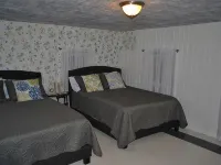 5 Minutes to Peek n Peak, on Site Private Hot Tub, Large Private Yard Hotele w: Mina