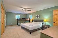 STUNNING Mountain VIEW Lodge for 14! - Hytter