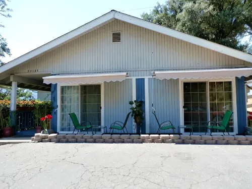 Family-Friendly, Pet-Friendly, 2 Minute Drive To Everything In Oakhurst - Balcony