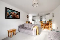 'Spire View'  New Forest Holiday Home - 3 minutes walk to the open forest