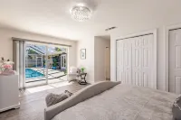 WATERFRONT MODERN 4/2 FLORIDA HOME POOL BOAT DOCK AND LIFT DIRECT GULF ACCESS - ビーチサイド