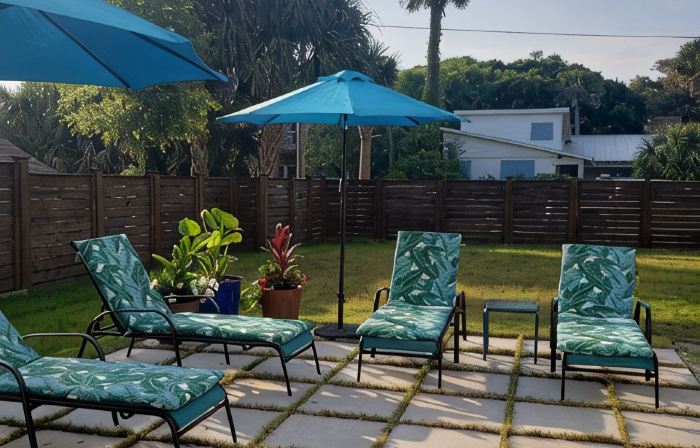 Suite A - 3 minutes walk to Center of Folly Beach, across from beach-1 Room