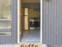 Walkable condo in heart of vibrant D/n Redmond,  m/s from Microsoft, woodinville Hotel di Redmond