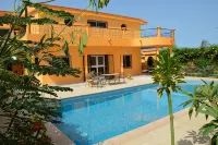 In Saly on the small coast house of 450 m2, with 5 bedrooms and private pool - Villas