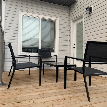 Luxurious 3 BR Villa with free parking - King Bed