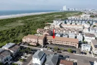 LOCATION! LOCATION! LOCATION! Brigantine Beachfront Getaway!