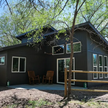 Heart of Flagstaff yet quiet and private. Backs Forest Service.