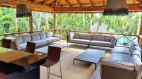 Walk to the beach from Tropical luxury Villa. - بيت ضيافة