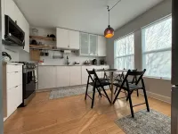 LiveWorkPlaynearTruistPark- privacy,  updated kitchen, fast Wi-Fi & YouTubeTv - 3-Star
