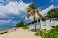 Beachfront Home with Screened-In Porch - Near Downtown - Auto On Generator - Wifi