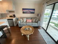 Beach Getaway with Gulf Views and Great Location! - สระว่ายน้ำส่วนตัว