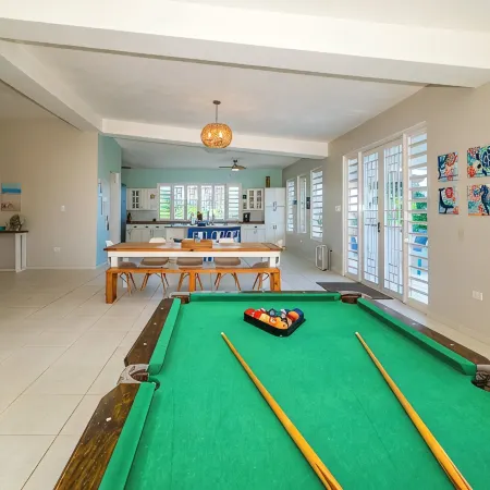 Hideaway with Wraparound Balcony: Beautiful Views, Great Vibes, Family Friendly