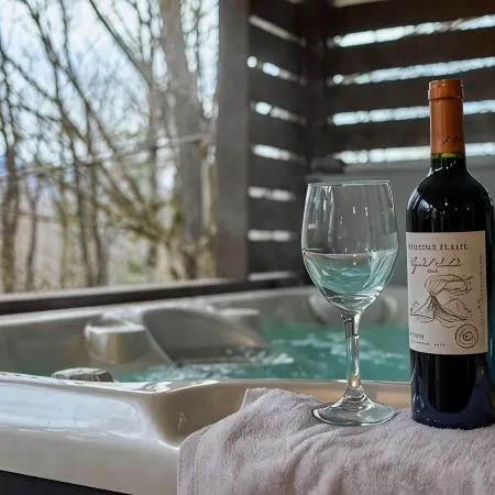 The Little River Farmhouse – Your Smoky Mountain Riverside Retreat