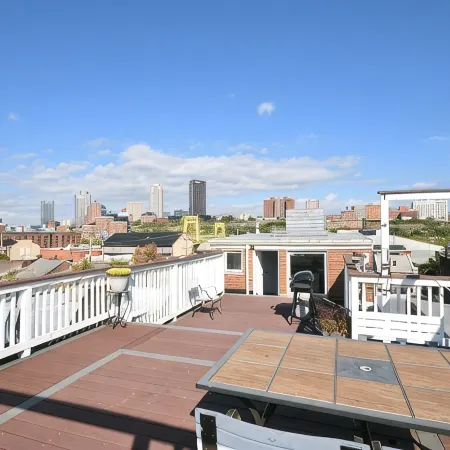 Breathtaking Spacious PGH Skyline Loft On Carson Street