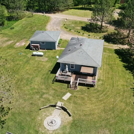 Quaint Year Round Cabin with Access to Lake Minnewawa