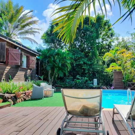 COUP DE COEUR: charming wooden bungalow with private pool