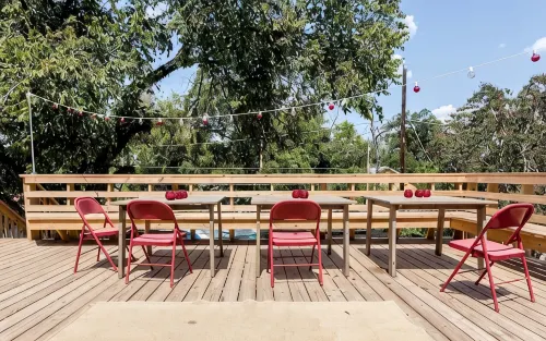 Spacious and Charming- Walk to Rainey Street - บังกะโล