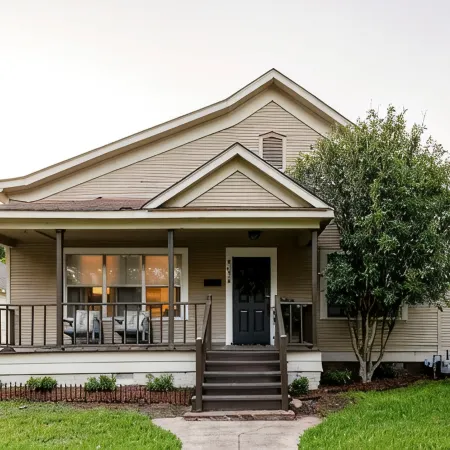 "Clementine at The 403" Historic District Apartment Walkable to Downtown