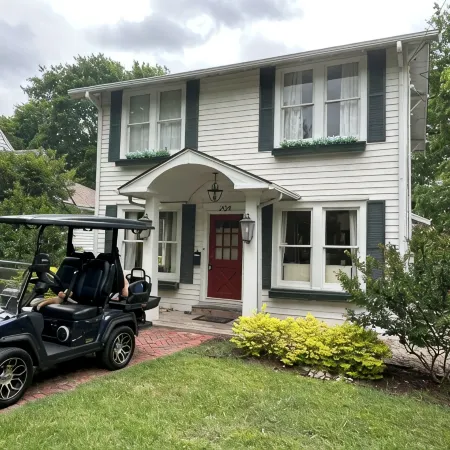 Colonial on College-Historic 3 Beds and Sofa Bed, Skeeball, Golfcart-Extra