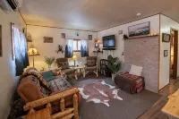 Cozy cabin with 1 bedroom and blow up hot tub & AC in soothing Necedah - Alppimaja