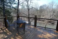 Beautiful secluded cottage with gated privacy. - Alppimaja