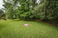 Cheerful 3 BR 1.5 BA Home in Great Neighborhood! Recently Renovated! - Wifi