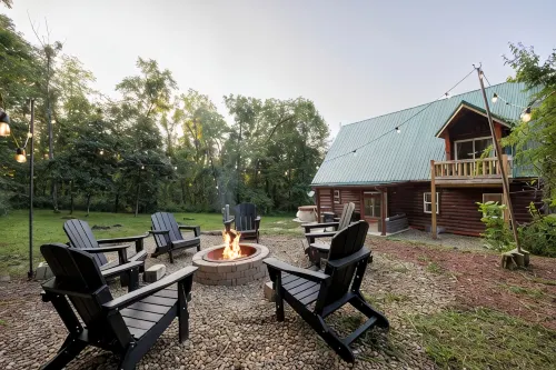 Escape to Sage Creek Cabin: 5 Acres + Privacy + Hot Tub + Fire Pit