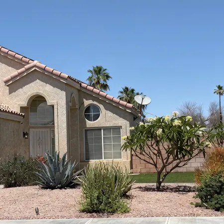 Family friendly home with pool, pool table, games, arcades and equipped kitchen