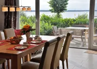 Beach House,200 sq Meters. Wf., Directly on the Plauer See, Müritz, 30m to Beach - 3-Star