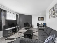 Remodeled 3 bedroom/ 2 story with AC Hotels in Olympia