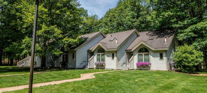 Fully Renovated Condo - Sleeps 9! Hotels in Mecosta County