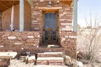 La Biblioteca: Eclectic Cottage in OKeeffe Country - 3-Star