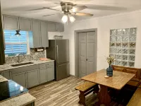 Cute little house within walking distance to food and the beach Hotels in Port O'Connor