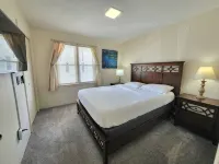 THE CLASSIC OCEAN BEACH HOUSE: 6 QUEEN 1 SOFA BED - Homestays