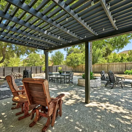 Beautiful Gated Home - Pool, Entertainment Area, Large Lot! Отели рядом с достопримечательностью «Озеро Трэвис»