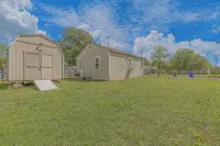 Close to Hospital and Downtown, Eastside Bungalow, Dogs Welcome + Fee