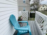 Private unique home short 5 minutes walk to the beach and the bay. - Wifi