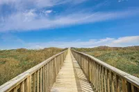 Sea Glass Getaway - Walk to Beach *King Bed* - Boutique