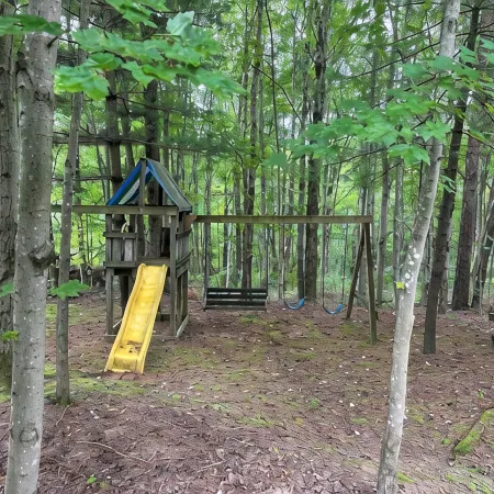Trophy Buck sleeps 6, or rent all 4 for 20. Horseback riding across the Rd!