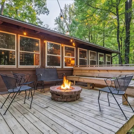 Cozy Bear-Themed Mountain Cabin in Harpers Ferry with Relaxing Jacuzzi Hot Tub