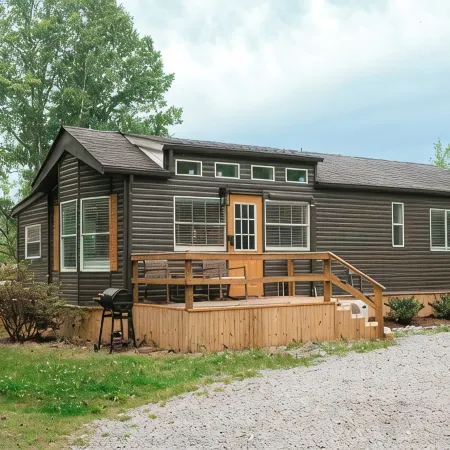 Mountain views, minutes to town, pool opens by May 1!