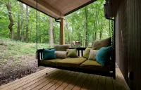 Valley Overlook, Peninsula, Ohio - Luxury Cabin adjoins National Park
