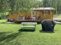 Charming 2-bedroom cabin uwith WiFi, AC in amazing McCarr - Alphydda