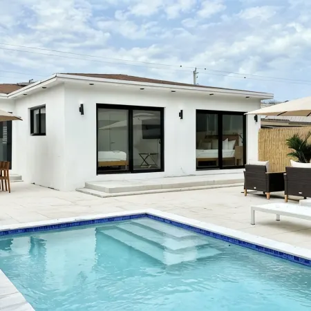 POOL- Sleeps 8- Mins to Calle 8 - SoBe - Brickell