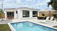 POOL- Sleeps 8- Mins to Calle 8 - SoBe - Brickell - مسبح خاص