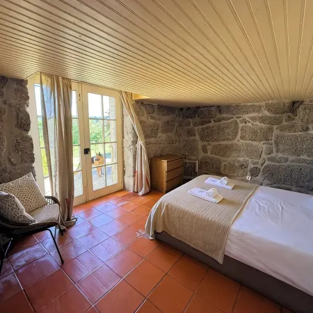 Charming Stone Retreat on 19ha Private Estate | Valley Views & Total Privacy 아마란테 호텔
