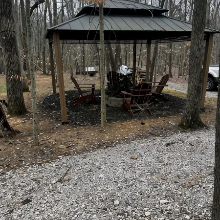 Cozy 2-bedroom RV 1.5 miles from Wolf Creek Marina, Lake Cumberland KY