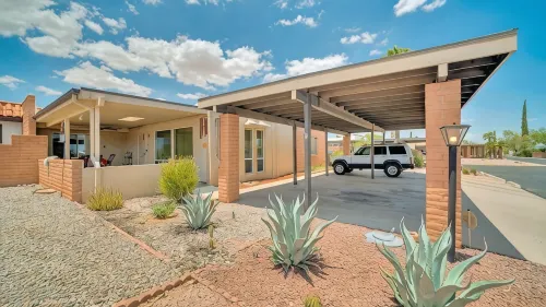 Entire 1500 sqft 2bed 2bath access to the pool don't be cramped in a room! - Wifi
