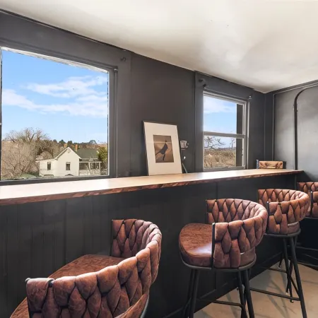 LuxHistoric Retreat, Whiskey Room, Mins to DT