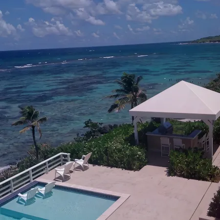 OCEANFRONT LUXURY VILLA, 4900sf, 4br, 4bth, billiards and Gym